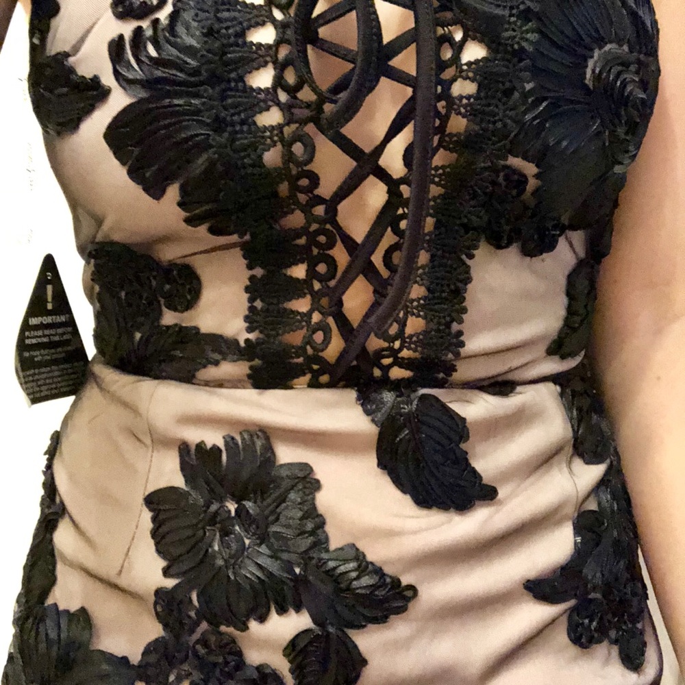 Dress - Picture 7 of 7